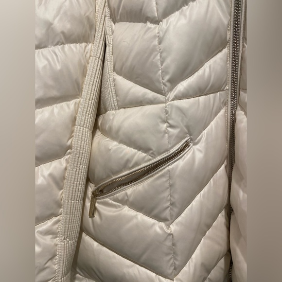 Michael Kors White Cream Mid Size Puffer Jacket With Faux Fur Hood - Picture 6 of 11
